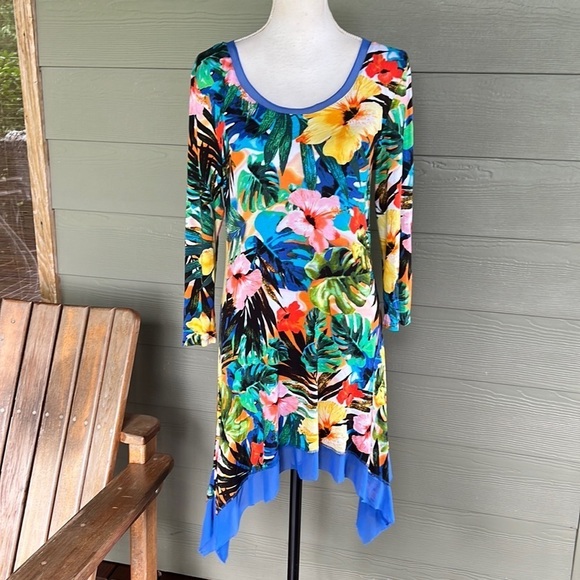 Cupio Sharkbite Hem Tropical Dress - Picture 1 of 9